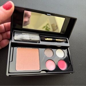 Elizabeth Arden Eyeshadow Palette - Pink, Cream, and Brown Shades